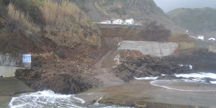 Empreitada de Execução do Projecto de Retenção a Sul da Protecção Costeira do Troço a Norte do Porto de Pesca da Maia